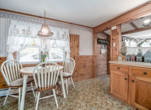 12 Candlewood St, Worcester MA 01602-2804 exterior