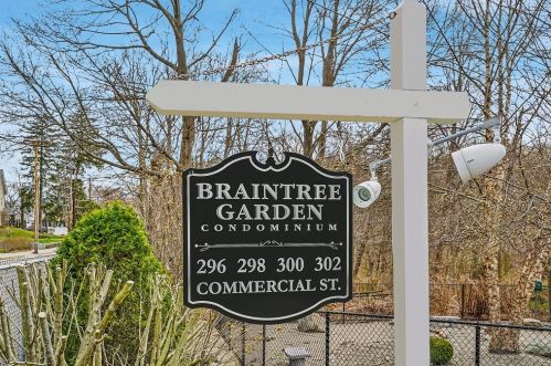 296 Commercial St, Braintree MA 02184-3553 exterior