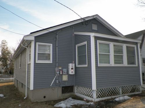 33 Exeter St, Lawrence, MA 01843-2925