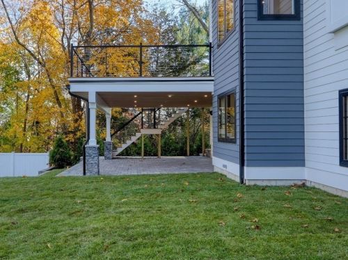 1056 Greendale Ave, Needham MA 02492-4726 exterior