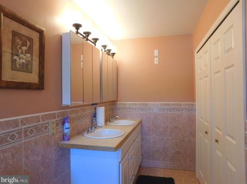 612 Schaeffer Ave, West Deptford NJ 08096-6631 exterior