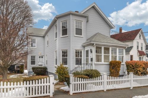 14 Pond St, Milton MA  02186-5618 exterior