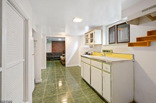 18 Mount Pleasant Ave, Belleville NJ  07109-2021 exterior