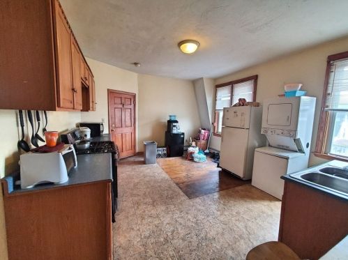 141 Vernon St, Worcester MA 01610-2156 exterior