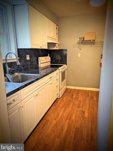 447 Hemlock Ter, West Deptford NJ  08096-2813 exterior