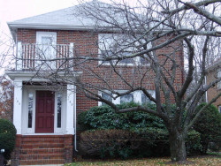 166 Side Pkwy, Newton, MA 02458-1847