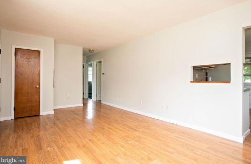 121 Hannold Blvd, West Deptford NJ 08096-1815 exterior