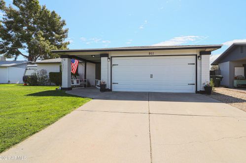 911 Campo Bello Dr, Phoenix, AZ 85023-2627