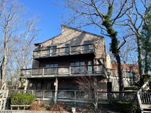 142 Magee Rd, Skyline Lakes NJ 07456-1123 exterior