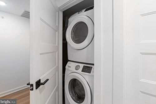 719 16 St, Philadelphia PA 19130-2924 exterior