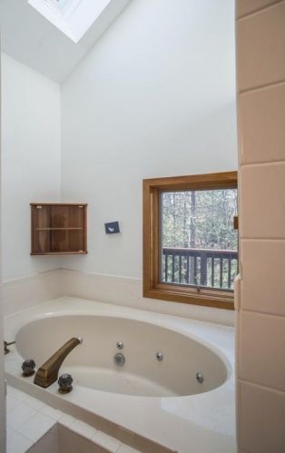 61 Vly Rd, Amherst MA 01002-9717 exterior