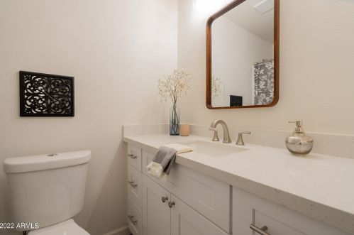 4114 Apollo Rd, Phoenix AZ 85042-5381 exterior