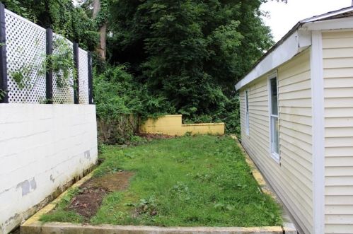 52 Kenneth St, Lawrence MA 01843-2717 exterior