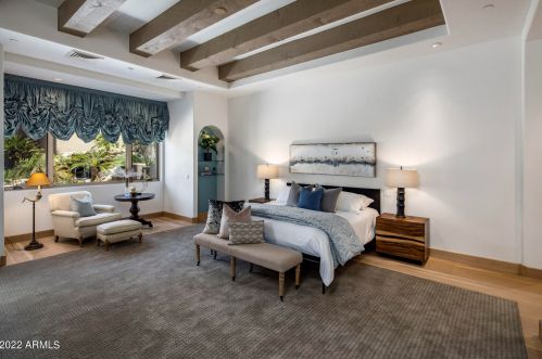 2020 Bethany Home Rd, Phoenix AZ 85014-2434 exterior