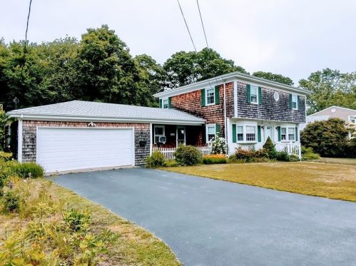 240 Highview Ave, Fall River, MA 02726-3843