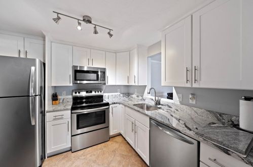 3 Marc Dr, Plymouth, MA 02360-6110