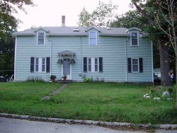 92 Pine St, Newton, MA 02466-1308