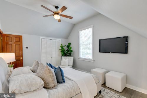 301 Lincoln Ave, West Deptford NJ  08066-1132 exterior