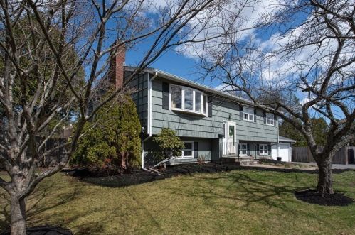 655 Lowell St, Peabody, MA 01960-3621