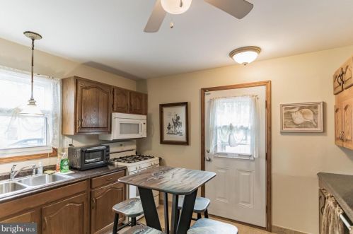 100 Holly Dr, West Deptford NJ 08096-3320 exterior