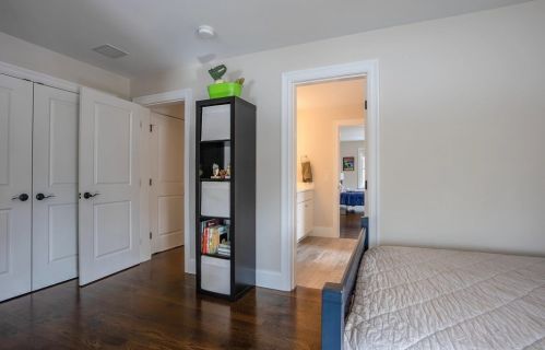 319 Hillcrest Rd, Needham MA 02492-4028 exterior