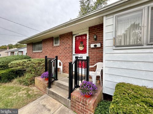 654 Sacramento Dr, West Deptford, NJ 08051-1316