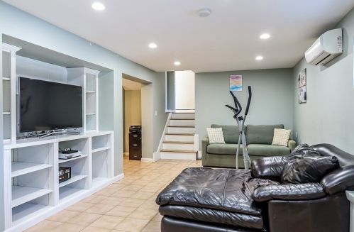 14 Selwyn Rd, Newton MA 02461-2142 exterior