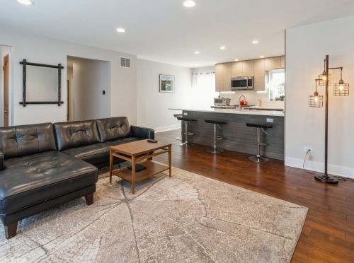 7621 Harlem Ave, Niles IL 60714-4724 exterior