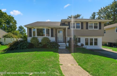 41 Holly Dr, West Deptford NJ 08096-3317 exterior