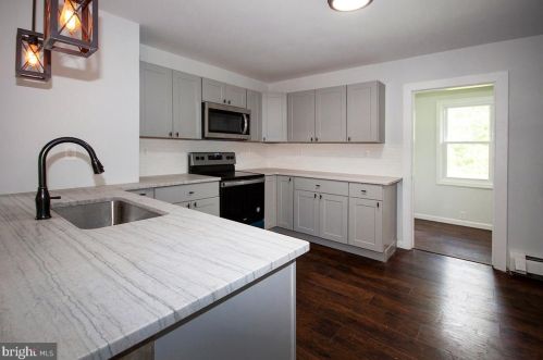 156 Turkey Hill Rd, West Deptford NJ  08093-2312 exterior