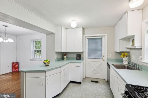 8951 Queen Maria Ct, Columbia MD 21045-2405 exterior