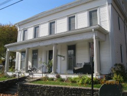 89 Elm St, Newton, MA 02465-2009
