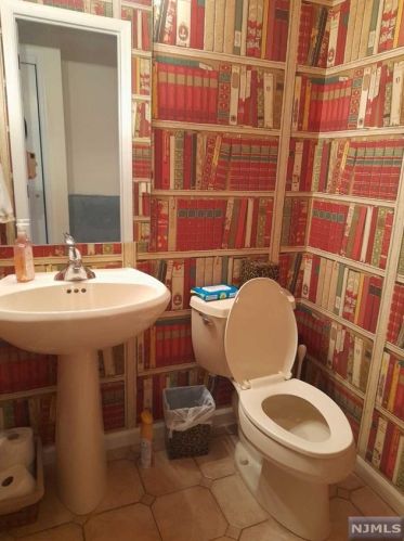 120 Stonegate Trl, Cresskill NJ 07626-2437 exterior