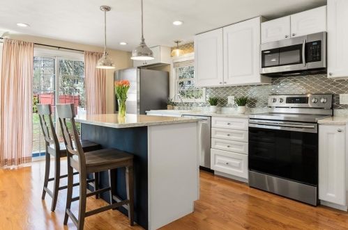 277 Haverhill St, North Reading MA 01864-1452 exterior