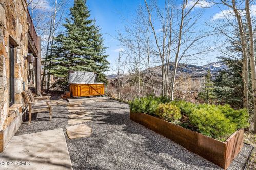 1995 Kidd Cir, Park City UT 84098-8512 exterior