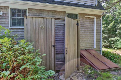 21 Mary Beth Ln, Harwich MA 02645-1326 exterior