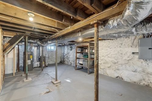 6 Idalla Rd, Worcester MA 01606-1043 exterior