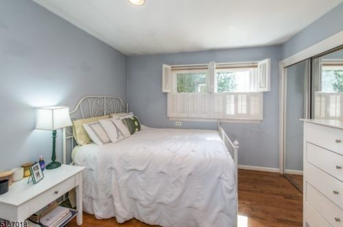 23 Brentwood Dr, East Hanover NJ 07936-2403 exterior