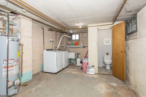 412 Greylock Pkwy, Belleville NJ 07109-2761 exterior