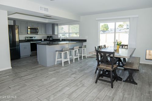 2322 Country Gables Dr, Phoenix AZ 85053-4532 exterior