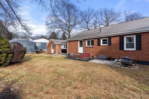 37 Spruce St, Milton MA 02186-4633 exterior