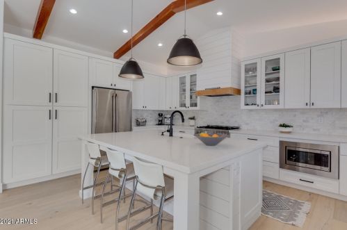 4013 49 Pl, Phoenix AZ 85018-2965 exterior