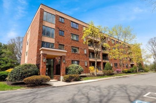 9 Ledgewood Way, Peabody MA  01960-1349 exterior