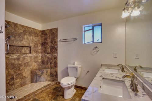 2031 37 Dr, Phoenix AZ 85053-2807 exterior