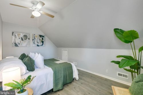 301 Lincoln Ave, West Deptford NJ  08066-1132 exterior