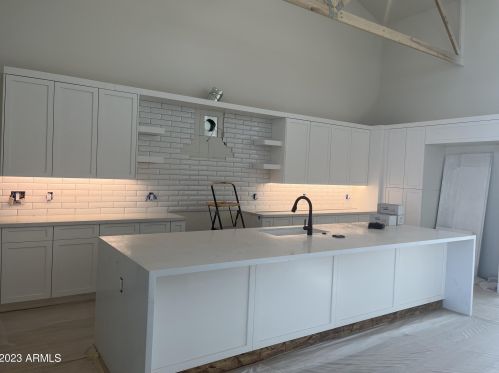 8515 9th Dr, Phoenix, AZ 85041-3986