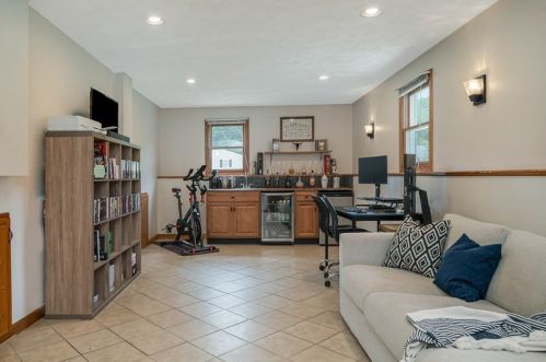 395 King James Blvd, Taunton MA  02780-7703 exterior