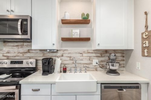 1406 Clarendon Ave, Phoenix AZ 85018-5524 exterior