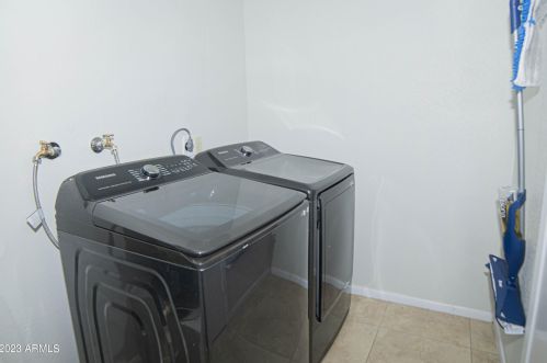 2322 Country Gables Dr, Phoenix AZ 85053-4532 exterior