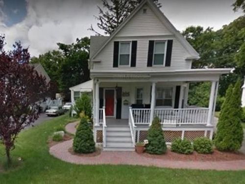 211 Oakland Ave, Methuen, MA 01844-2435